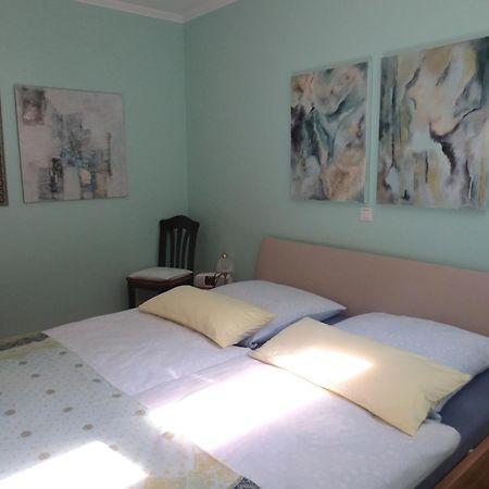 Holiday Flat With Idyllic Garden In Daun Buitenkant foto