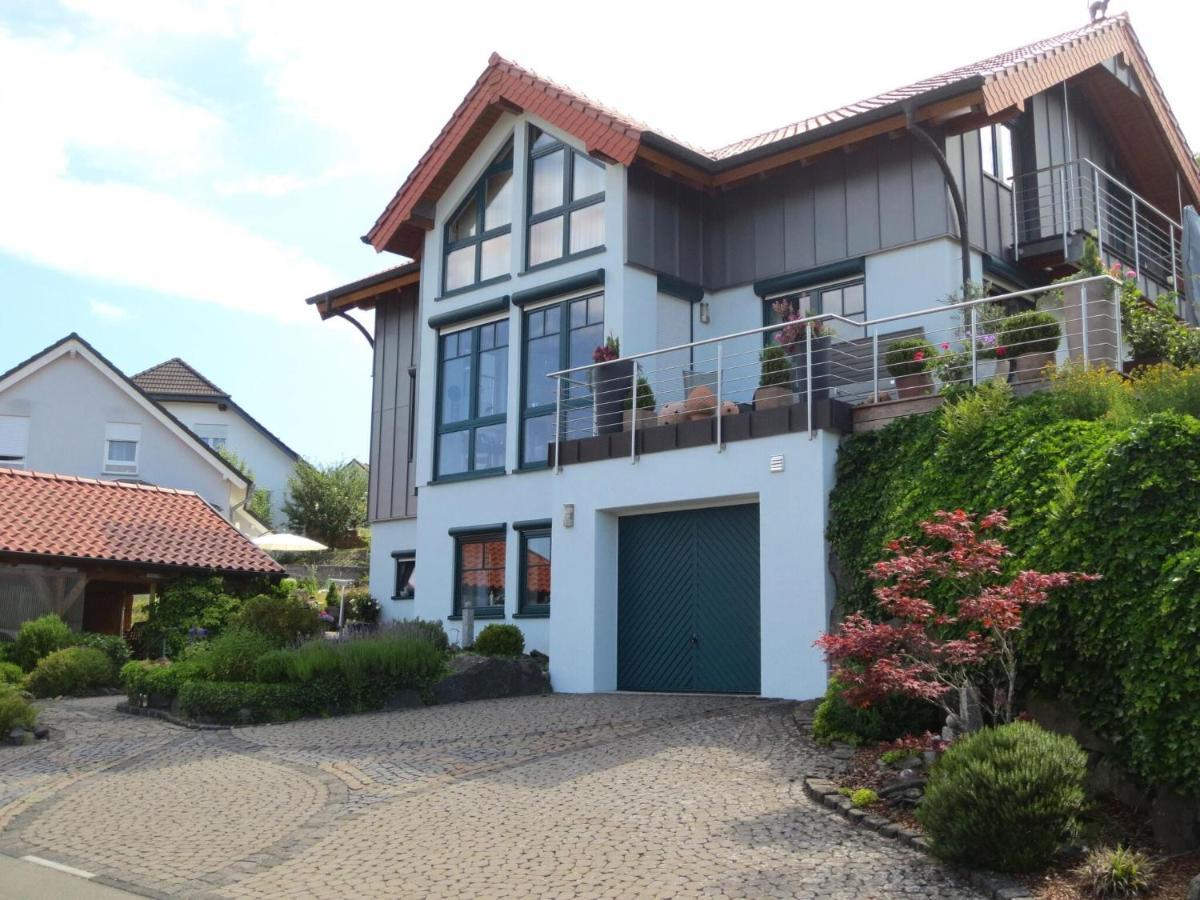 Holiday Flat With Idyllic Garden In Daun Buitenkant foto