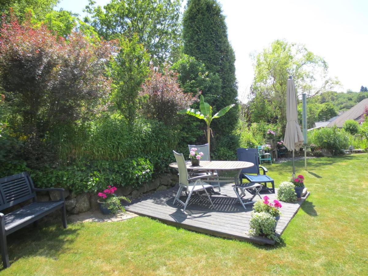 Holiday Flat With Idyllic Garden In Daun Buitenkant foto