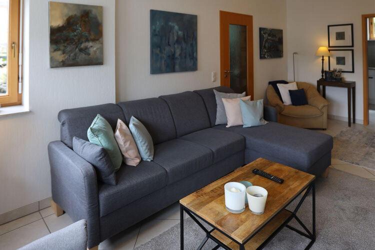 Holiday Flat With Idyllic Garden In Daun Buitenkant foto