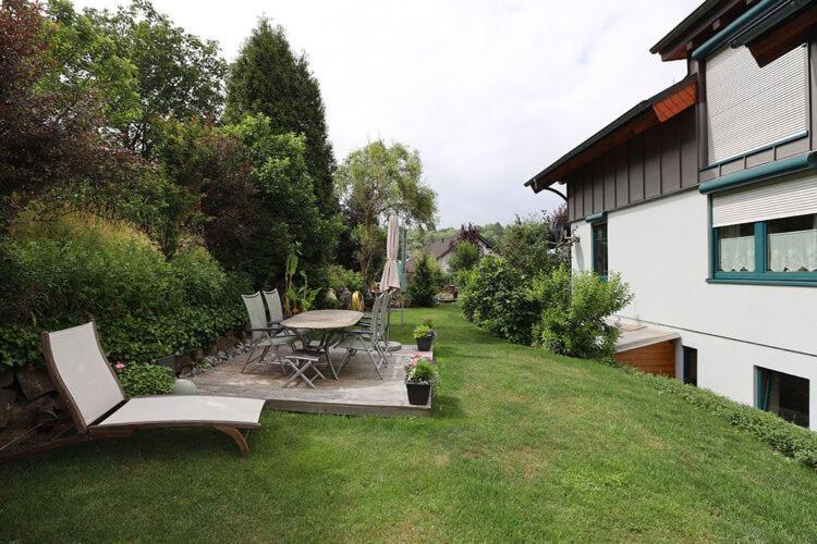 Holiday Flat With Idyllic Garden In Daun Appartement Buitenkant foto