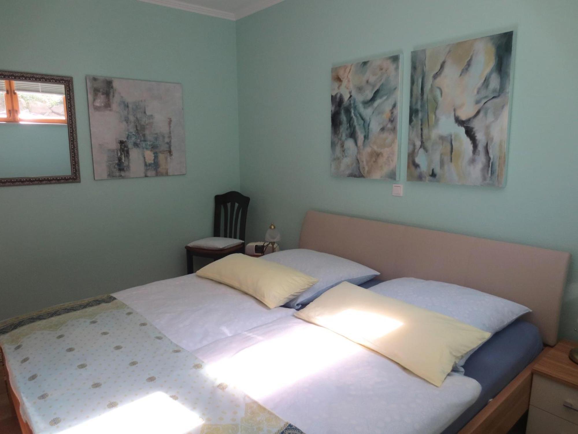 Holiday Flat With Idyllic Garden In Daun Buitenkant foto
