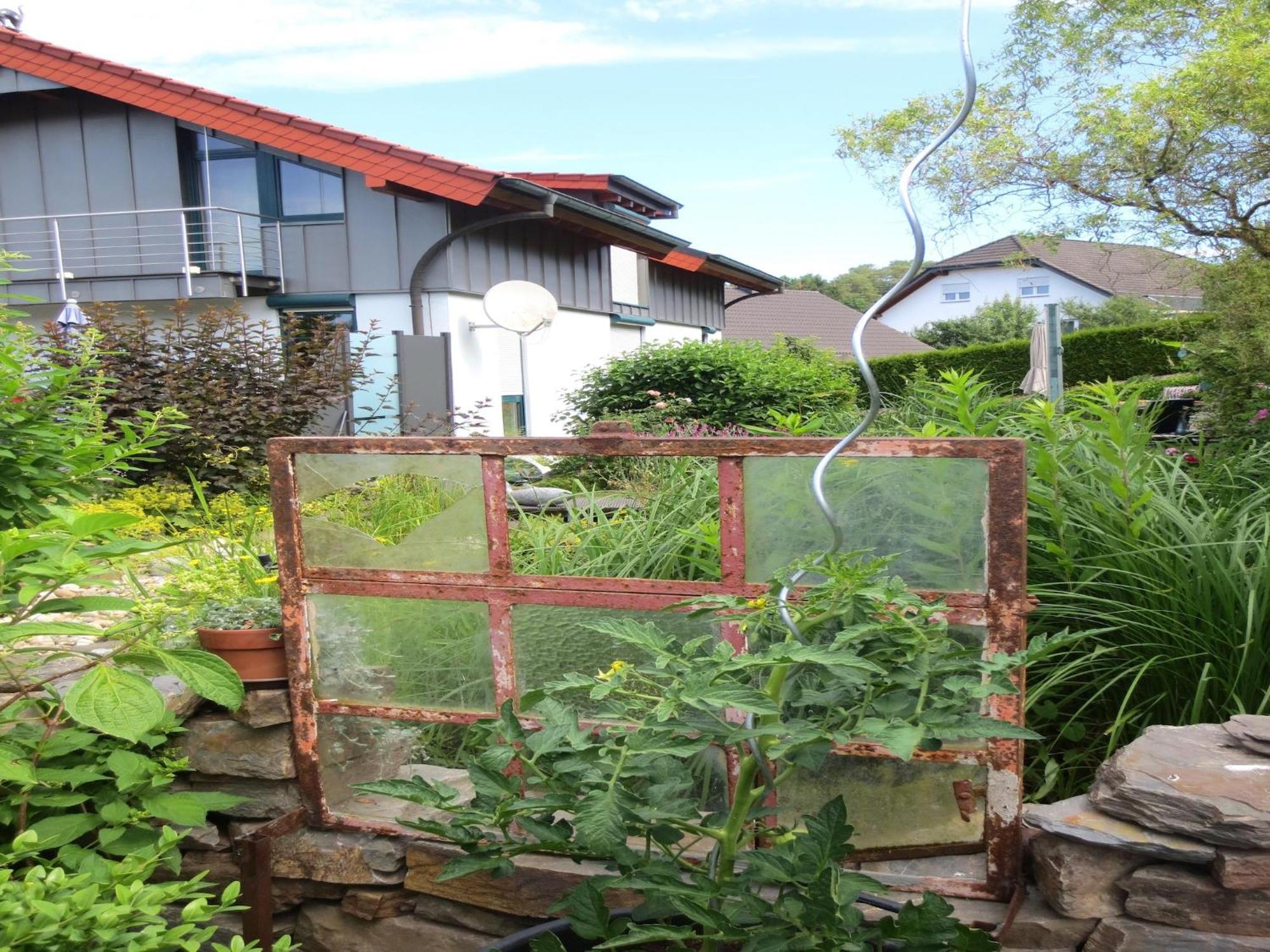 Holiday Flat With Idyllic Garden In Daun Buitenkant foto