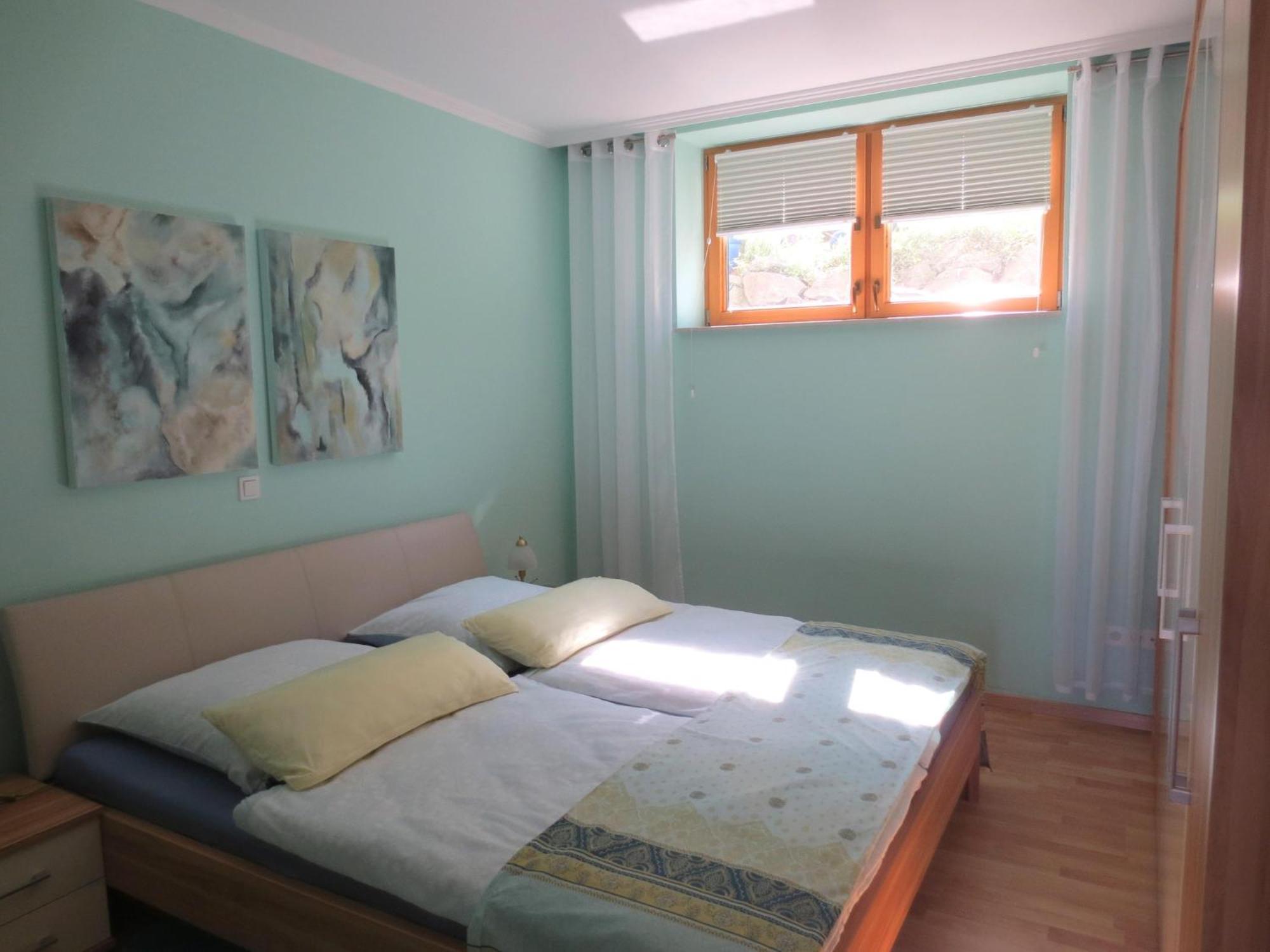 Holiday Flat With Idyllic Garden In Daun Buitenkant foto